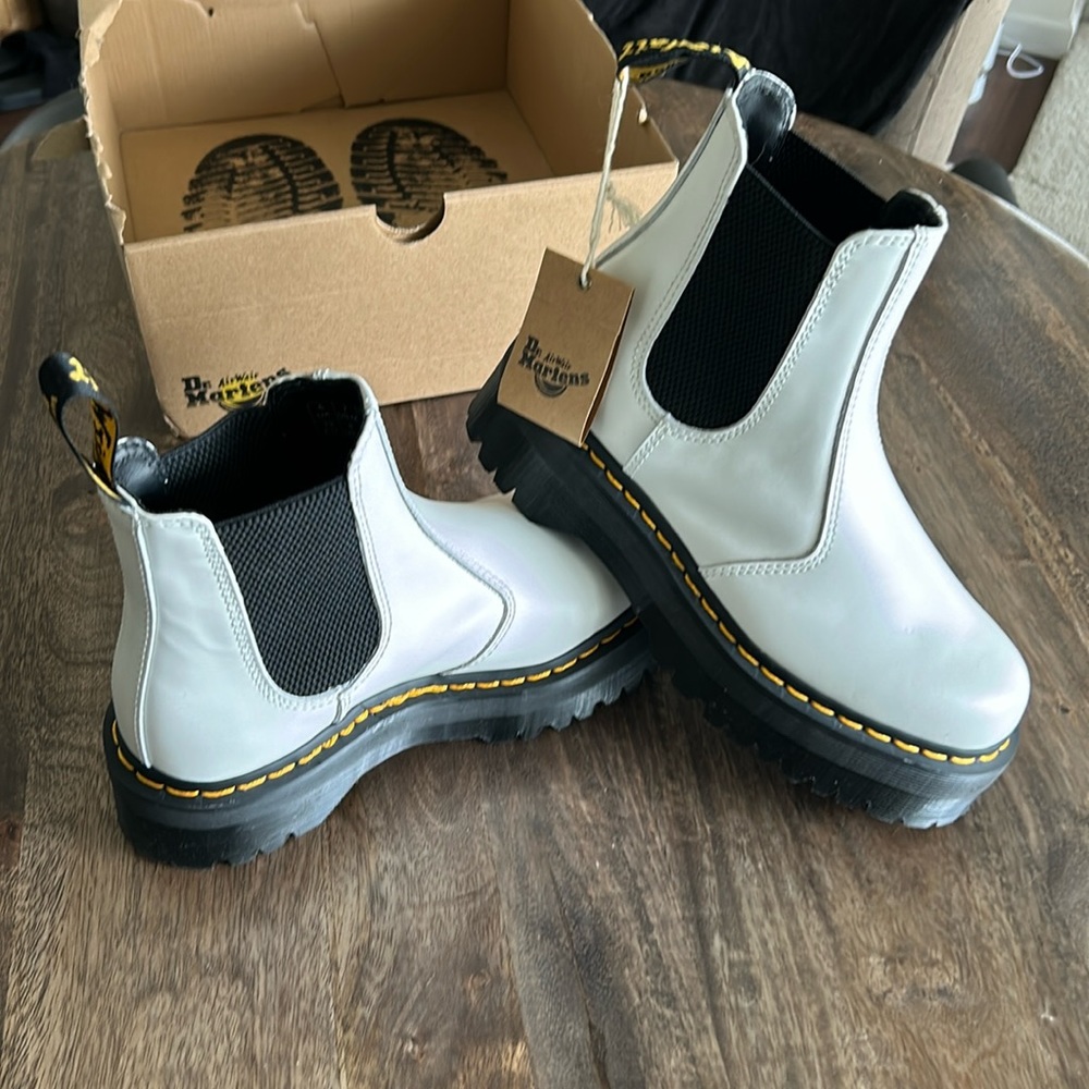 SMOOTH LEATHER PLATFORM CHELSEA BOOTS